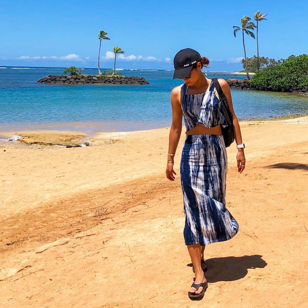 彩海のインスタグラム：「. . ホノルルに滞在してると 毎日グッスリ眠れて とてもストレスフリー！ . わたしにとって貴重な時間。 . . . . . #ホノルル#ハワイ#しあわせ#カハラホテル #プライベートビーチ#ハワイ旅行  #honolulu #hawaii#love#lovemylife#loveyourself #beachgirl」