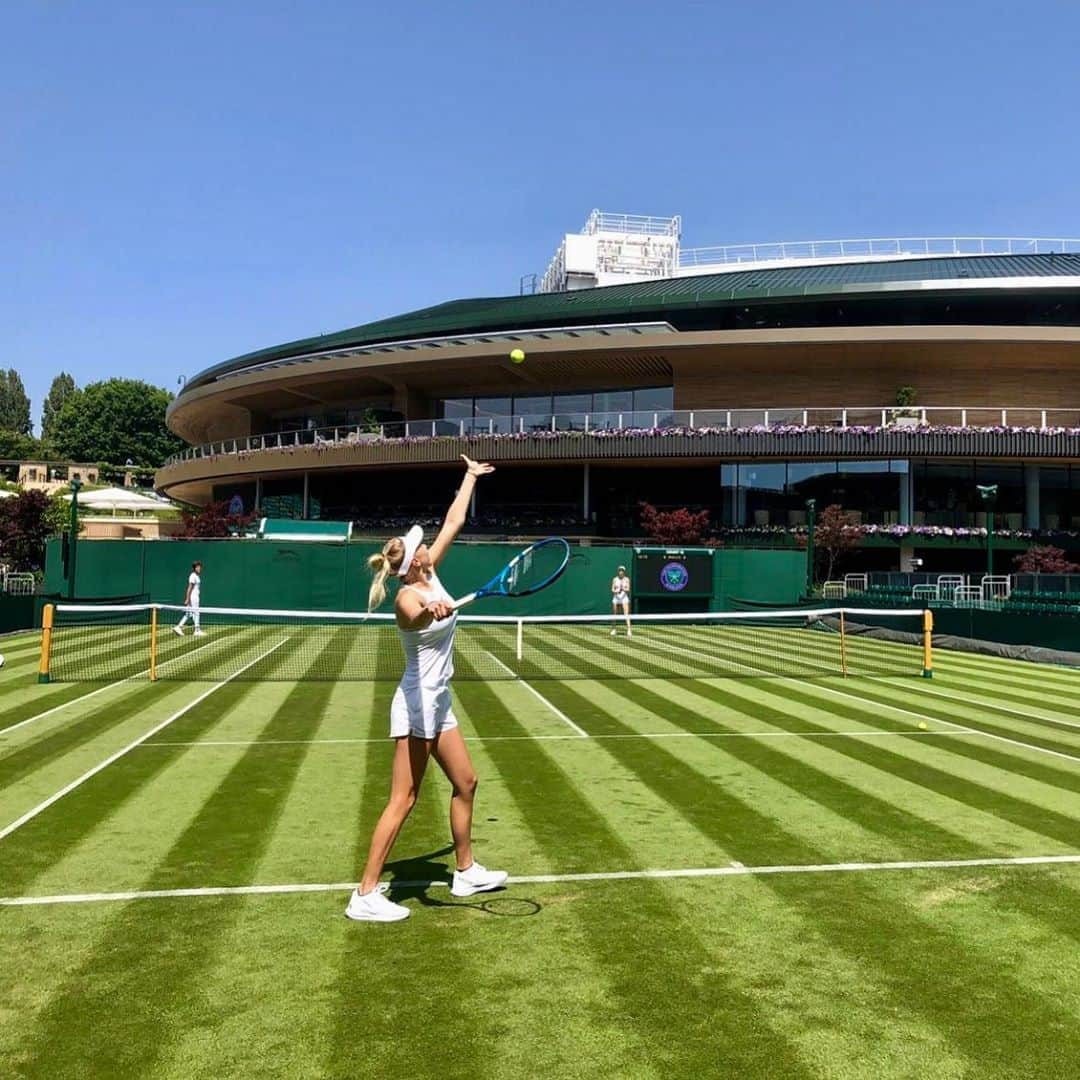 アマンダ・アニシモワさんのインスタグラム写真 - (アマンダ・アニシモワInstagram)「grass season was shorter than I had hoped for 😿 amazing first experience at Wimbledon nonetheless 😊」7月7日 4時52分 - amandaanisimova