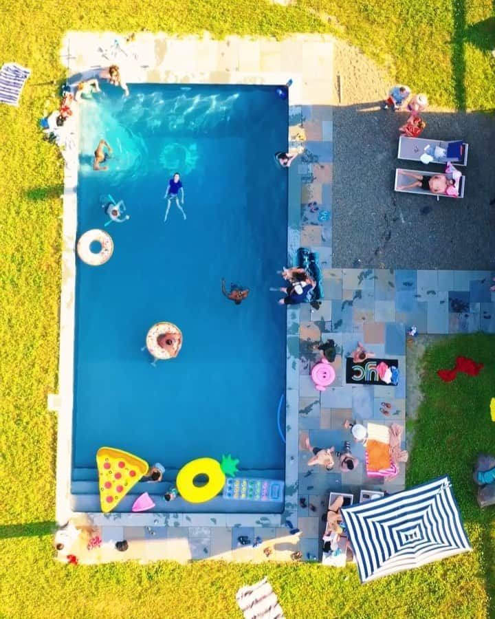 Paul Octaviousのインスタグラム：「Upstate NY with @jungletimer and friends in the her pool. I forgot my cherry float but a pineapple, pizza, and two donuts will do just fine!  I love how food has turned into the best pool floats 🍍🍕🍩🍩 📸 by @twheat」