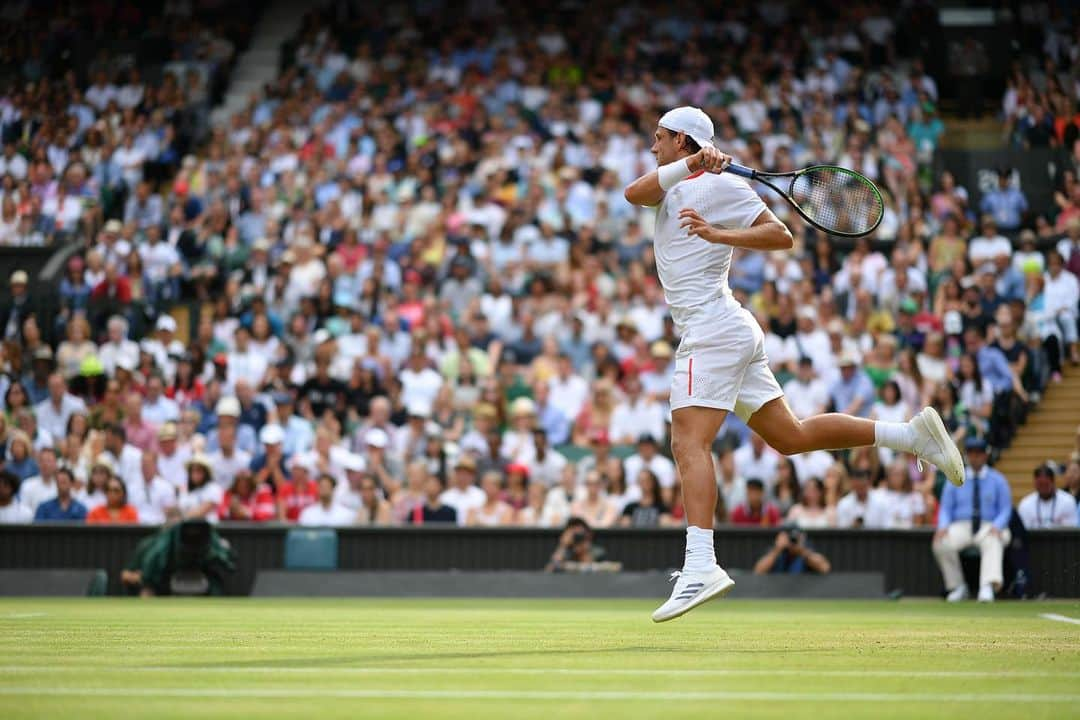 リュカ・プイユさんのインスタグラム写真 - (リュカ・プイユInstagram)「Roger trop fort aujourd’hui, bravo à lui. Merci @wimbledon pour cette belle semaine et la découverte du Centre Court ❤️. Déjà hâte de revenir l’an prochain ! 👊🏻💪🏻🙌🏻🌱🌱( 📸 @antoinecouvercelle)」7月7日 5時38分 - lucaspouille