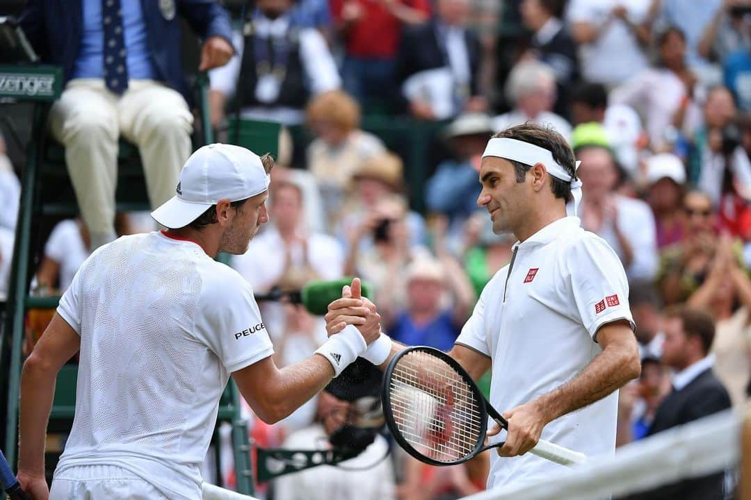 リュカ・プイユさんのインスタグラム写真 - (リュカ・プイユInstagram)「Roger trop fort aujourd’hui, bravo à lui. Merci @wimbledon pour cette belle semaine et la découverte du Centre Court ❤️. Déjà hâte de revenir l’an prochain ! 👊🏻💪🏻🙌🏻🌱🌱( 📸 @antoinecouvercelle)」7月7日 5時38分 - lucaspouille