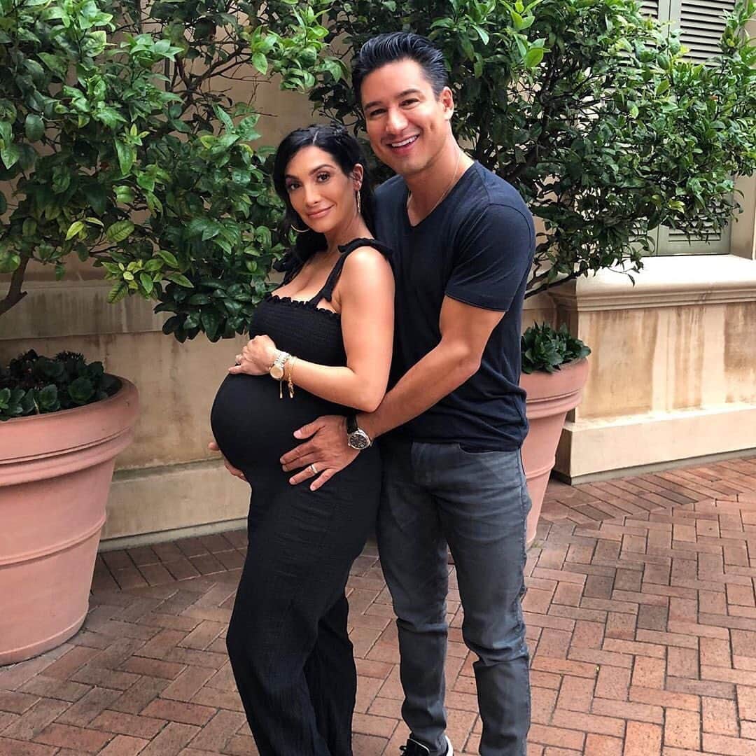 People Magazineさんのインスタグラム写真 - (People MagazineInstagram)「Mario and Courtney Lopez are picture perfect—and ready for baby No. 3! 😍| #Regram @mariolopez」7月7日 5時50分 - people