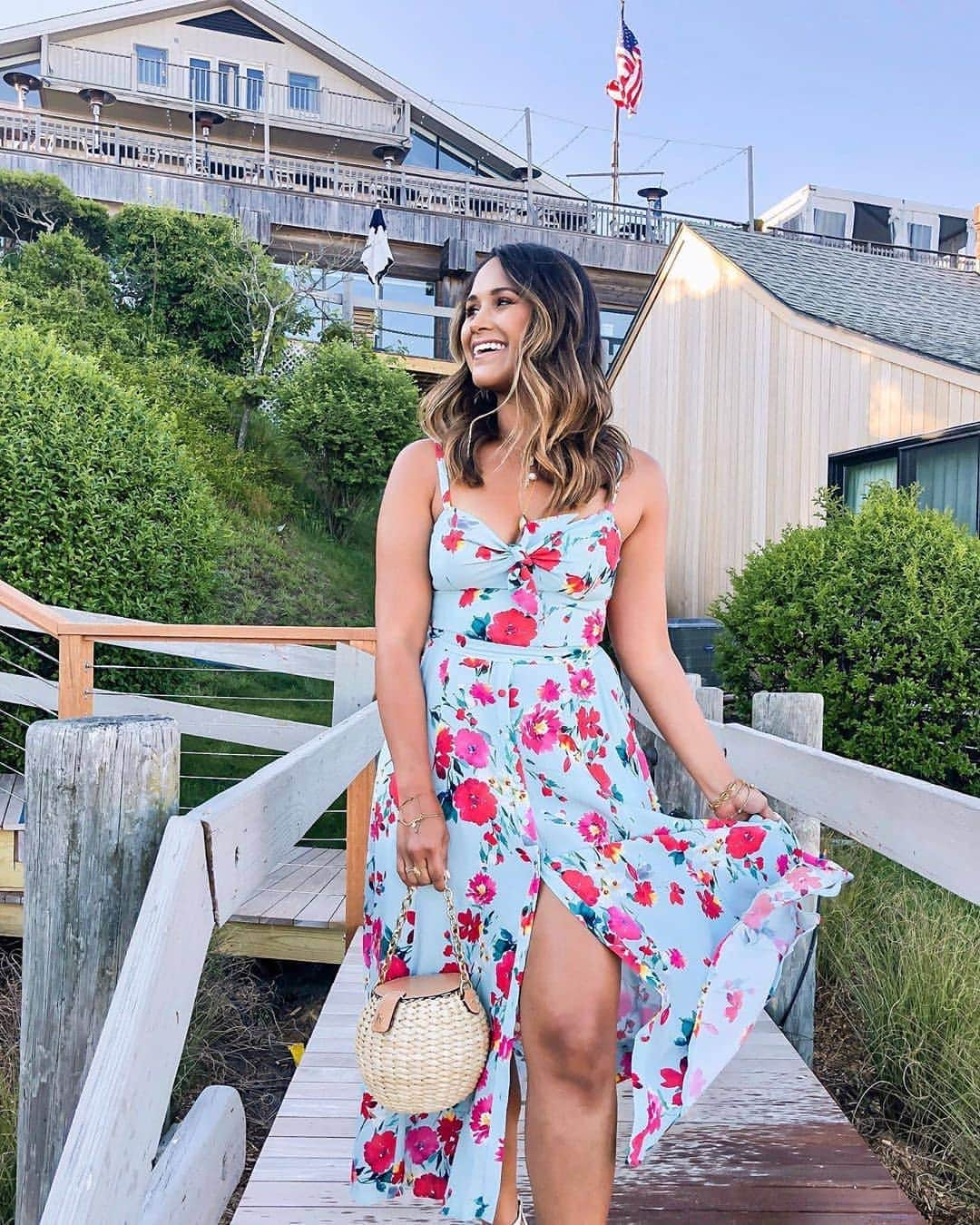 ユミキムさんのインスタグラム写真 - (ユミキムInstagram)「Summers in Montauk🌊  @hauteofftherack explores @gurneysmontauk in our Pretty Woman Dress.  #ykmyway #hauteofftherack #gurneysmontauk #gurneys #montauk #summertime #newyork #YumiKim」7月7日 5時45分 - yumikim