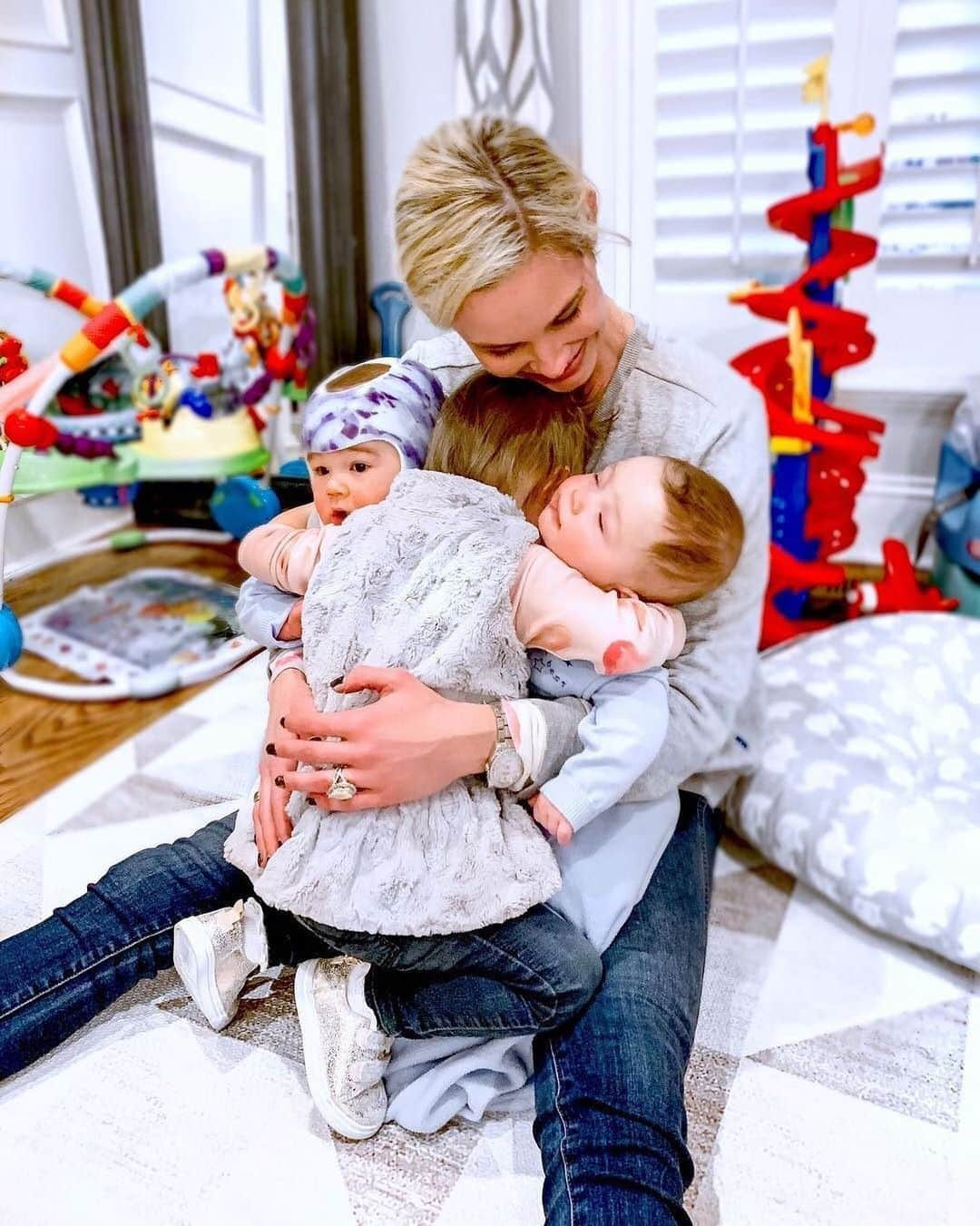 E! Onlineさんのインスタグラム写真 - (E! OnlineInstagram)「Meghan King Edmonds has had an emotional past few weeks: First she found out about her husband's cheating scandal while she was pregnant with their twins, then she found out her son has "irreversible brain damage." 💔Link in bio for why through it all she feels "blessed." (📷: Instagram)」7月7日 5時47分 - enews