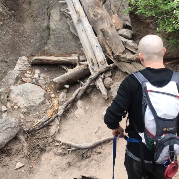 カイル・ガルナーのインスタグラム：「Adventure dayyyyyy. That thing I carried Indy up.... I had to bring him down it first... no video of that sadly. Jemez is beautiful :)」