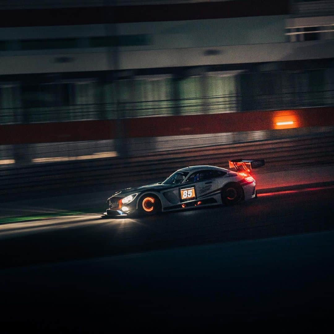 Mercedes AMGさんのインスタグラム写真 - (Mercedes AMGInstagram)「Racing into the night at #24HPortimao! After ten hours, our Mercedes-AMG GT3s and GT4s are in promising positions. Let’s push!  #MercedesAMG #AMGGT3 #AMG#DrivingPerformance #24HSERIES」7月7日 6時02分 - mercedesamg