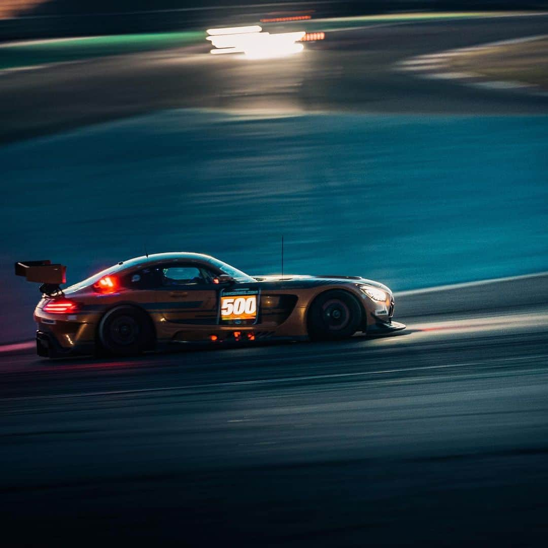 Mercedes AMGさんのインスタグラム写真 - (Mercedes AMGInstagram)「Racing into the night at #24HPortimao! After ten hours, our Mercedes-AMG GT3s and GT4s are in promising positions. Let’s push!  #MercedesAMG #AMGGT3 #AMG#DrivingPerformance #24HSERIES」7月7日 6時02分 - mercedesamg