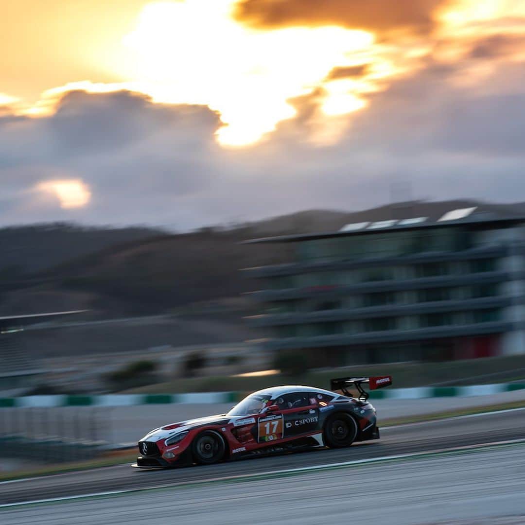 Mercedes AMGさんのインスタグラム写真 - (Mercedes AMGInstagram)「Racing into the night at #24HPortimao! After ten hours, our Mercedes-AMG GT3s and GT4s are in promising positions. Let’s push!  #MercedesAMG #AMGGT3 #AMG#DrivingPerformance #24HSERIES」7月7日 6時02分 - mercedesamg