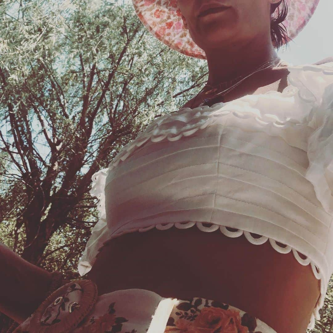 ケイティ・ホームズさんのインスタグラム写真 - (ケイティ・ホームズInstagram)「🌞」7月7日 6時05分 - katieholmes