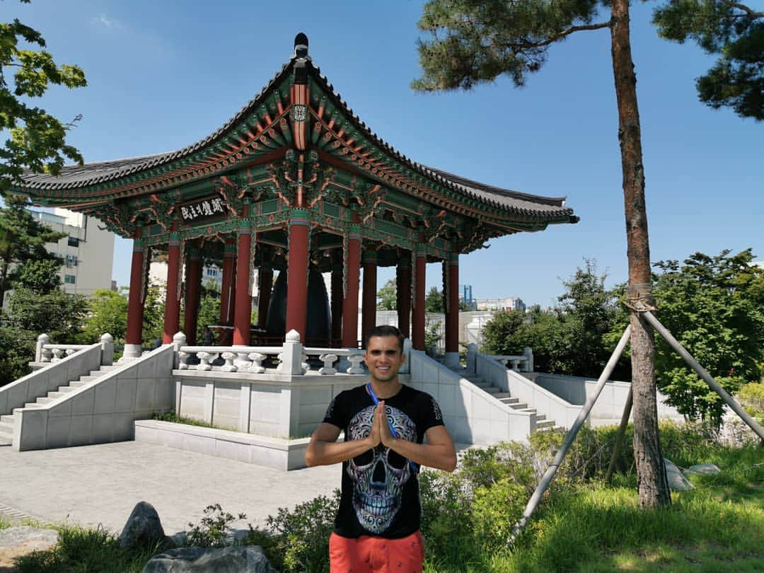 のインスタグラム：「🇰🇷..... 😍 #deturista #sorprendente」