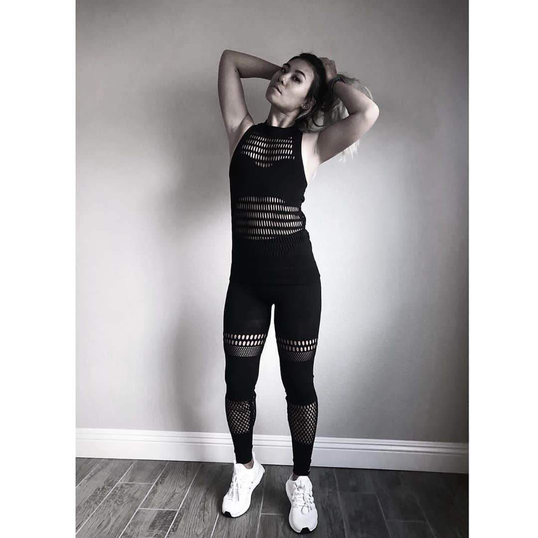 ダニエル・カングさんのインスタグラム写真 - (ダニエル・カングInstagram)「New Adidas Training Gear 🖤 tan lines are going to be interesting 😝」7月7日 6時15分 - daniellekang