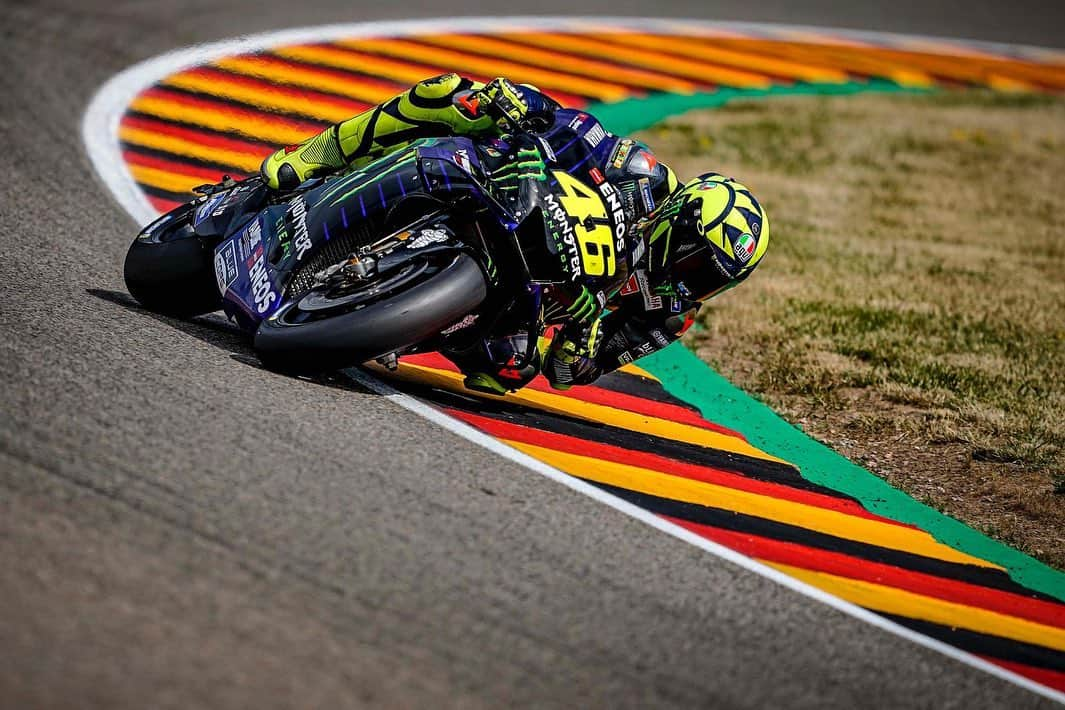 バレンティーノ・ロッシさんのインスタグラム写真 - (バレンティーノ・ロッシInstagram)「Sachsenring Circuit,Germany Saturday,official practice 📸 @falex79 Tino Martino」7月7日 6時18分 - valeyellow46