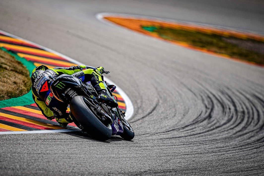 バレンティーノ・ロッシさんのインスタグラム写真 - (バレンティーノ・ロッシInstagram)「Sachsenring Circuit,Germany Saturday,official practice 📸 @falex79 Tino Martino」7月7日 6時18分 - valeyellow46