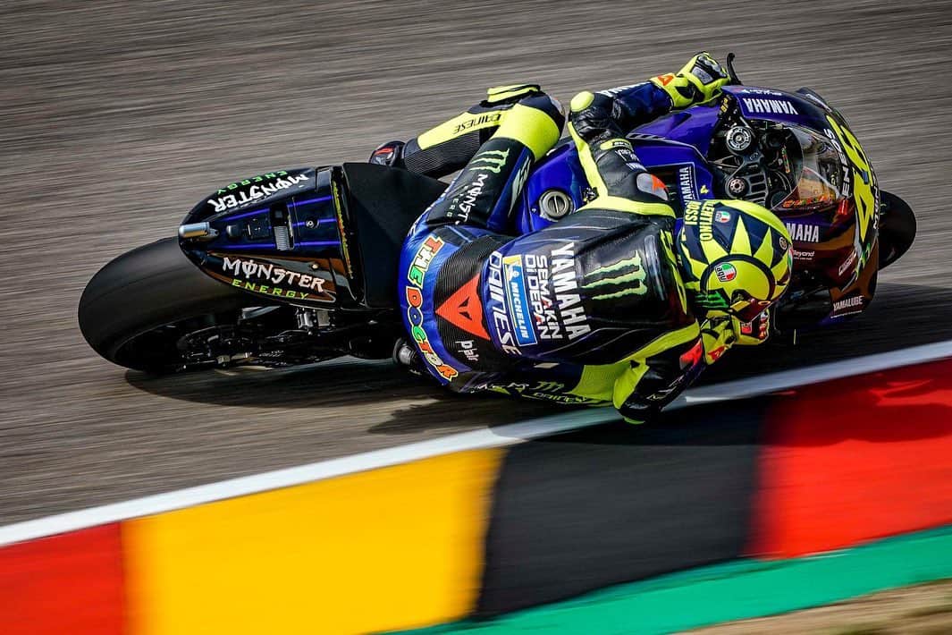バレンティーノ・ロッシのインスタグラム：「Sachsenring Circuit,Germany Saturday,official practice 📸 @falex79 Tino Martino」