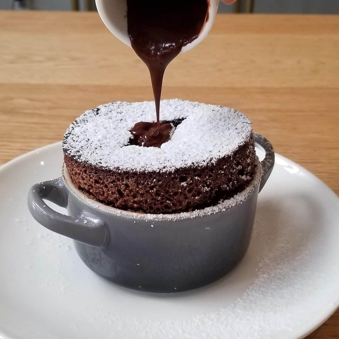 DOMINIQUE ANSEL BAKERYさんのインスタグラム写真 - (DOMINIQUE ANSEL BAKERYInstagram)「Light-as-air Dark Chocolate Soufflé, dessert for our Bastille Day dinner menu on Sat 7/13 and Sun 7/14 at @189bydominiqueansel. Made with Valrhona 66% Caraibe dark chocolate, baked to order and finished with a drizzle of warm chocolate sauce on top. Reservations up at DominiqueAnselLA.com and @opentable. #BastilleDay #vivelafrance #🇫🇷 @thegrovela」7月7日 6時26分 - dominiqueansel