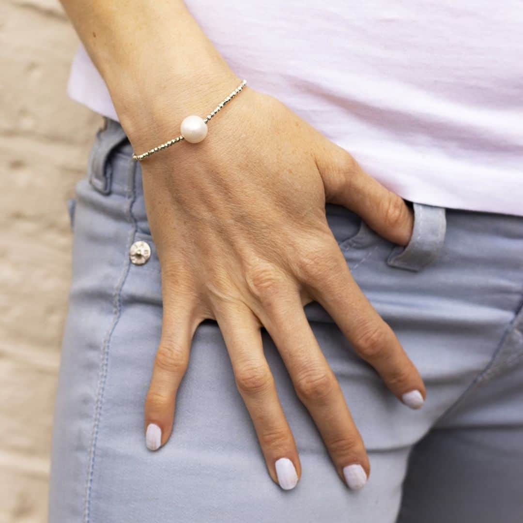 ダウアー&ホールさんのインスタグラム写真 - (ダウアー&ホールInstagram)「Pearls for jeans or evening gowns, have you found your perfect match in our Summer Sale yet? . . #Pearls #Silver #Bracelet #WhitePearl #CasualPearls #StackingBracelet #SummerStyle #Sparkle #InstaStyle #Sale #SummerSale #Offer #Discount #Jewellery #Jewelry #DowerAndHall」7月7日 16時10分 - dowerandhall