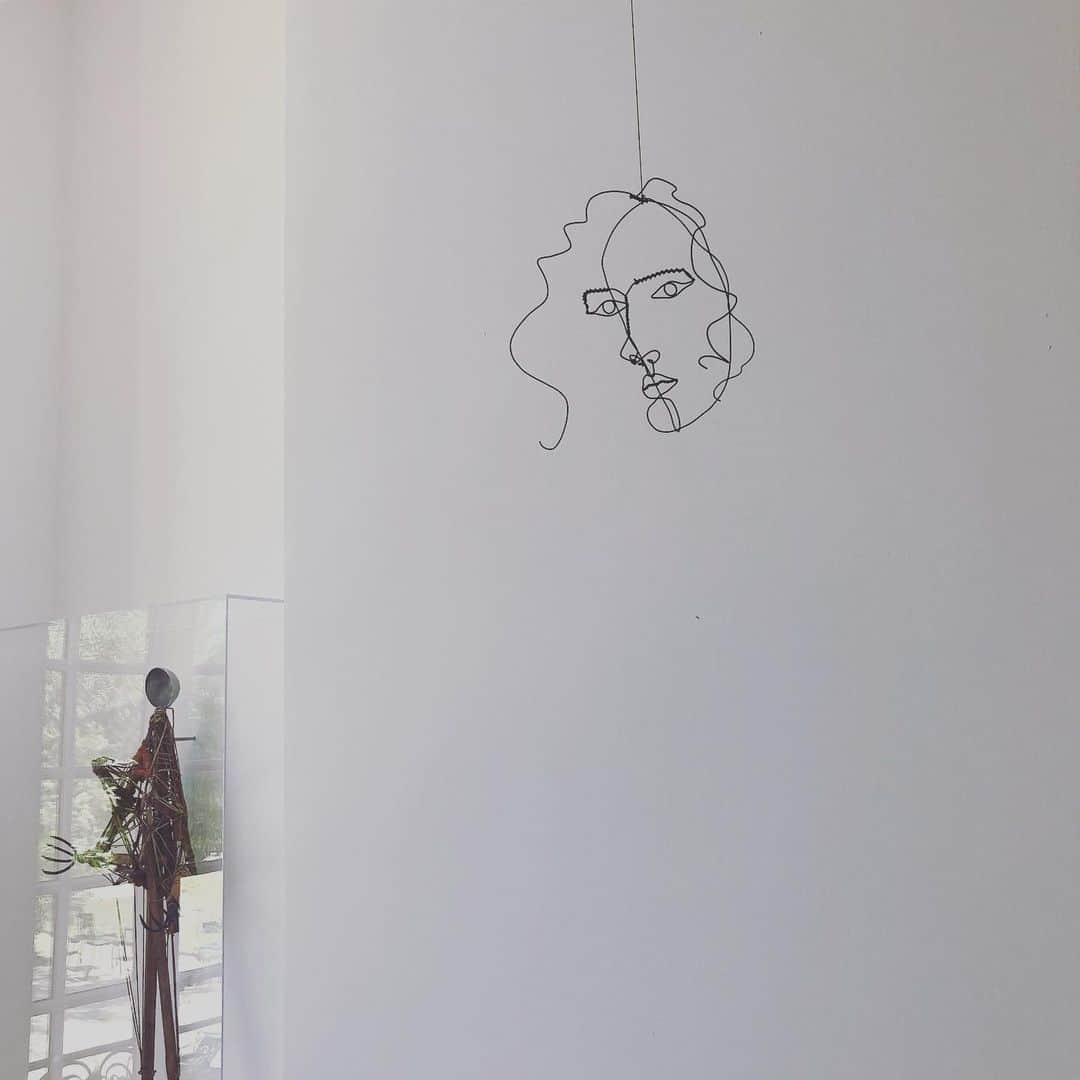 桐島かれんさんのインスタグラム写真 - (桐島かれんInstagram)「動く彫刻「モービル」の発明と制作で知られる芸術家アレクサンダー・カルダーの展示がピカソ美術館で行われていました。 #ピカソ美術館 #パリ #アレクサンダーカルダー」7月7日 16時13分 - houseoflotuskaren
