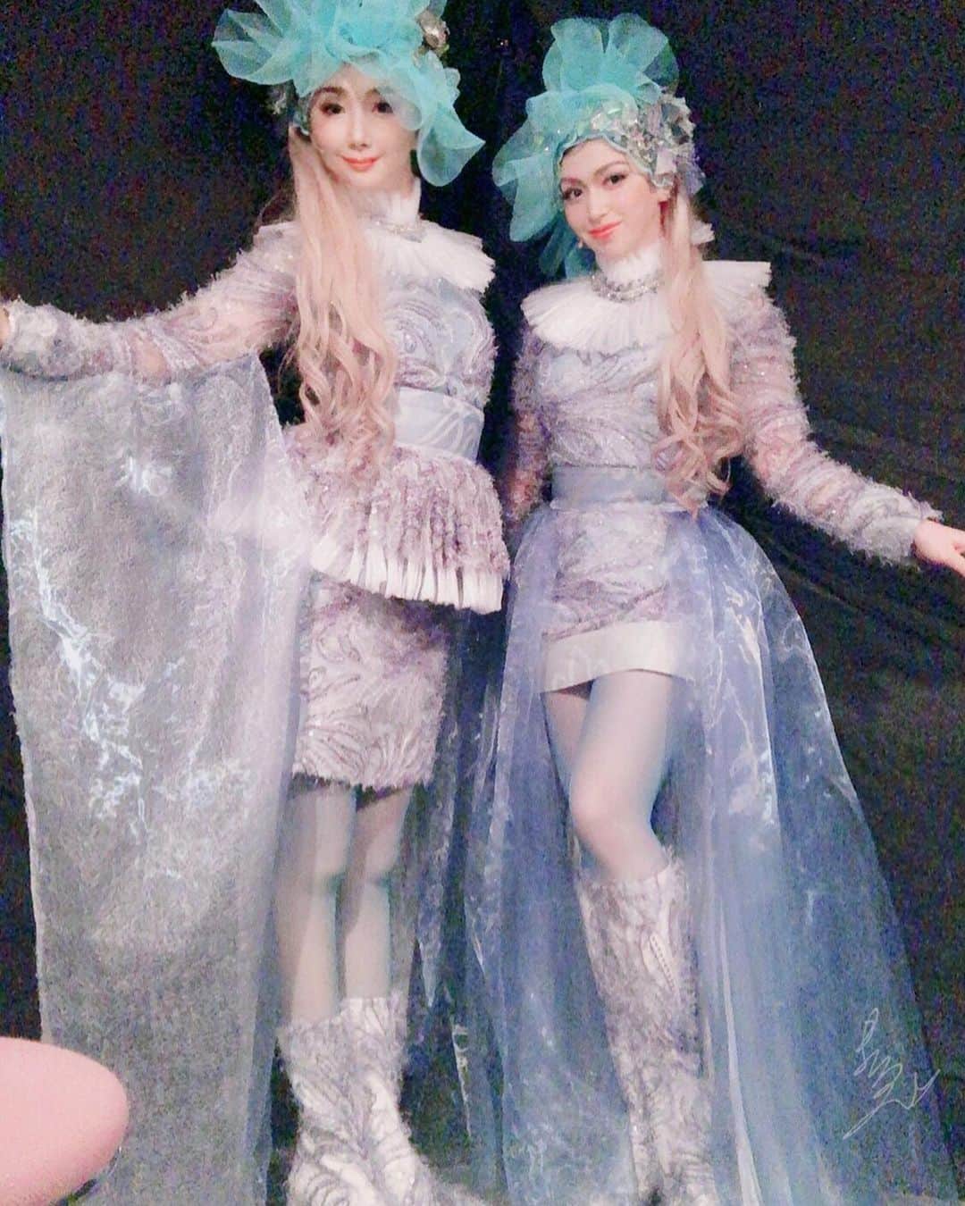 ダンドイ舞莉花のインスタグラム：「好きこの衣装💙 I love this costume!  おくしーは天才だな。 ファンタジーな衣装達が本当に素晴らしい！  #リューン #トゥーヌシェーナ #天才的な衣装 #musical #theatre #japan #fantasy #costume #costumedesign #リューン2019 #リューン風の魔法と滅びの剣 #シャルレブレ」