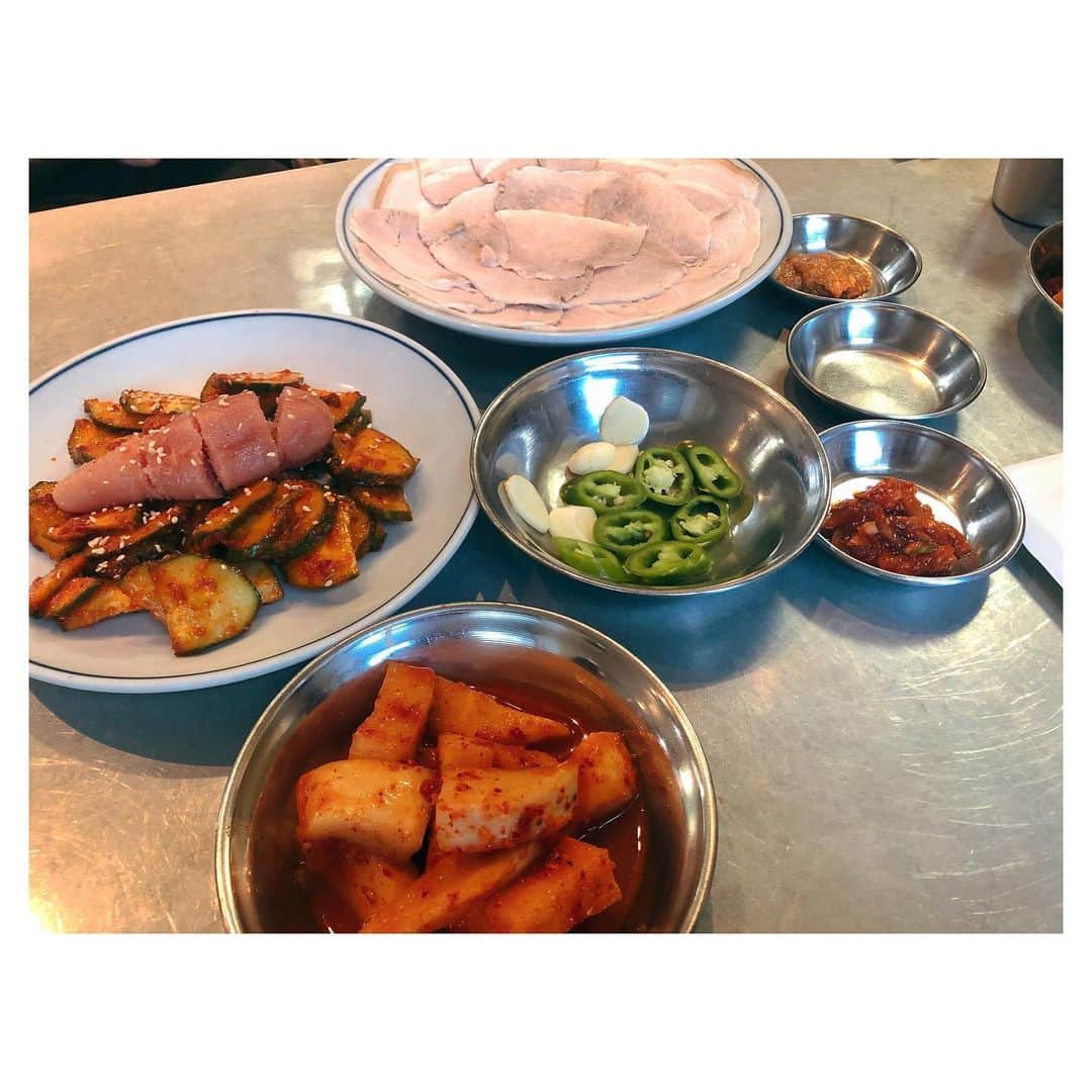 カン・ハンナさんのインスタグラム写真 - (カン・ハンナInstagram)「.﻿ ﻿ 《ソウル》﻿ ﻿ ﻿ ミシュランにも選ばれた平壌冷麺のお店💗 ﻿ ﻿ ﻿ ソウルにある「クァンファムンクッパ」です。﻿ ﻿ ﻿ シンプルで薄味ですけど、﻿ また食べたくなるおいしさでした☺️ ﻿ ﻿ ﻿ 水冷麺にキムチ乗せて食べると最高でした。﻿ ﻿ ﻿ ﻿ ﻿ ﻿ #ソウルおすすめ #ソウル旅 #韓国料理 ﻿ #平壌冷麺 #冷麺 #シンプルな味が美味しい ﻿ #ミシュラン #クァンファムンクッパ ﻿ ﻿」7月7日 16時20分 - kang_hanna_jp