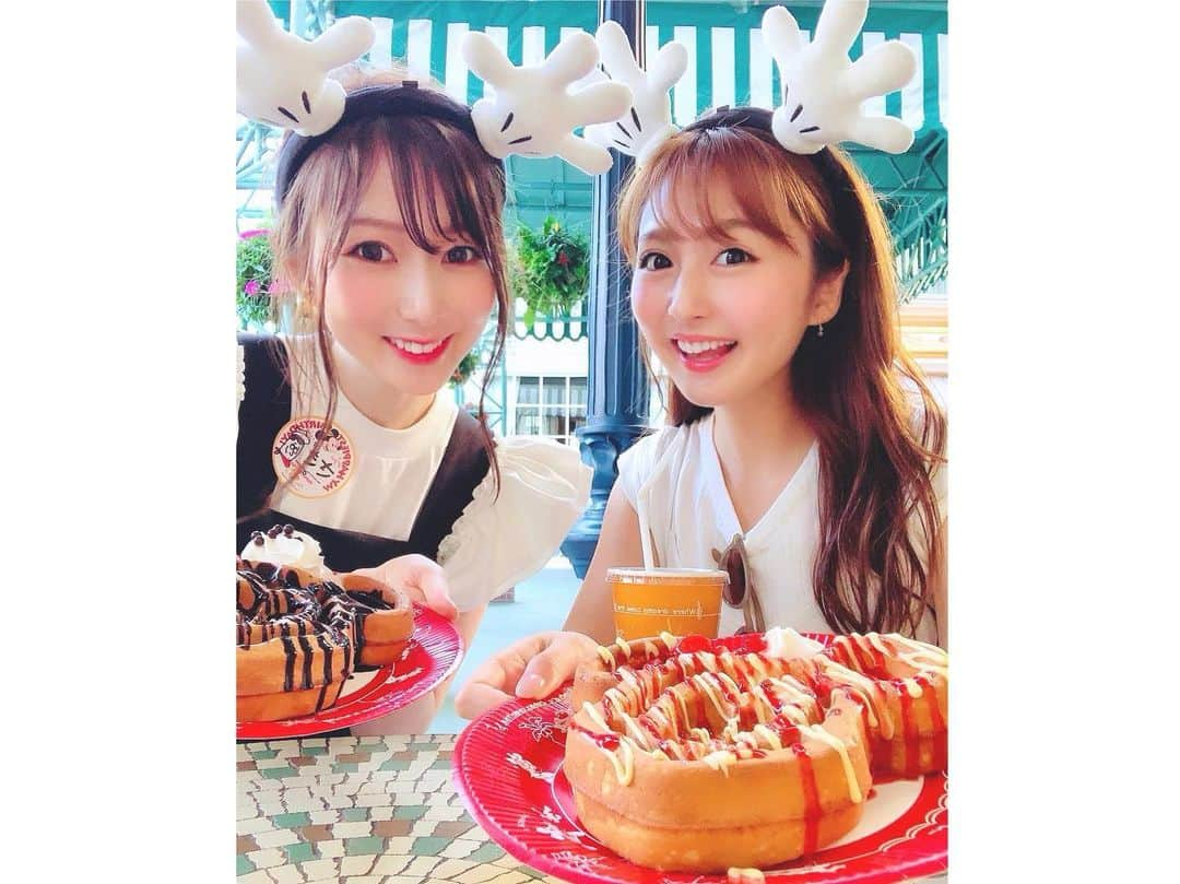 西村笑花さんのインスタグラム写真 - (西村笑花Instagram)「👭 ・ ・ #yum 😋💓 #birthdaygirl #disneyland #disney #tdl #waffle #tokyo #bestie #yummy #ディズニーランド #東京ディズニーランド #ディズニーコーデ #ミッキーワッフル #えみかぐるめ」7月7日 16時21分 - emika_nishimura