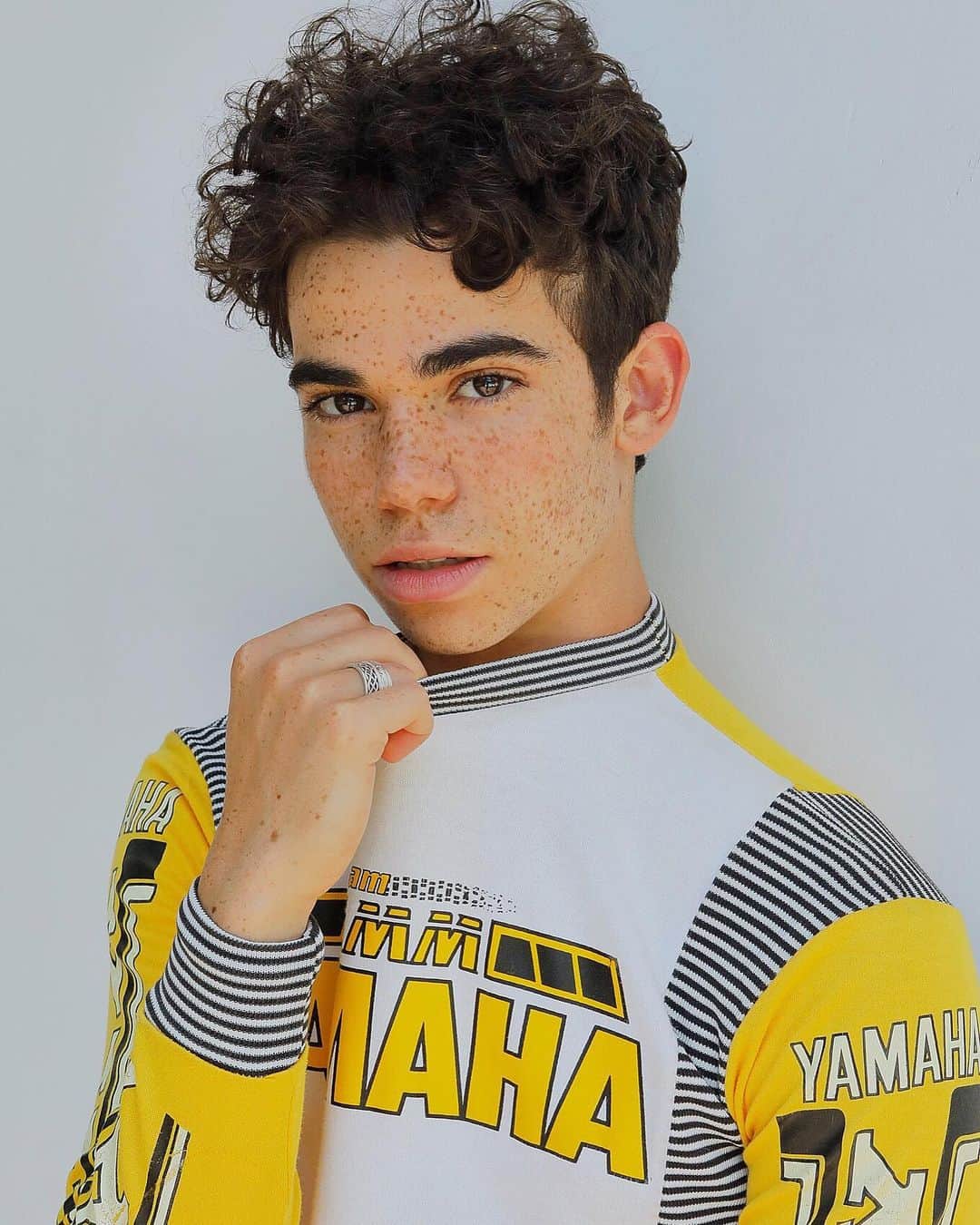 Just Jaredさんのインスタグラム写真 - (Just JaredInstagram)「Disney Channel star Cameron Boyce has tragically died at the age of 20, his family has confirmed. Tap this photo at the link in bio to read their full statement. We’re so sad to report this news and send our love to his family during this difficult time. #CameronBoyce Photo: @kaizfeng for @raw」7月7日 16時23分 - justjared
