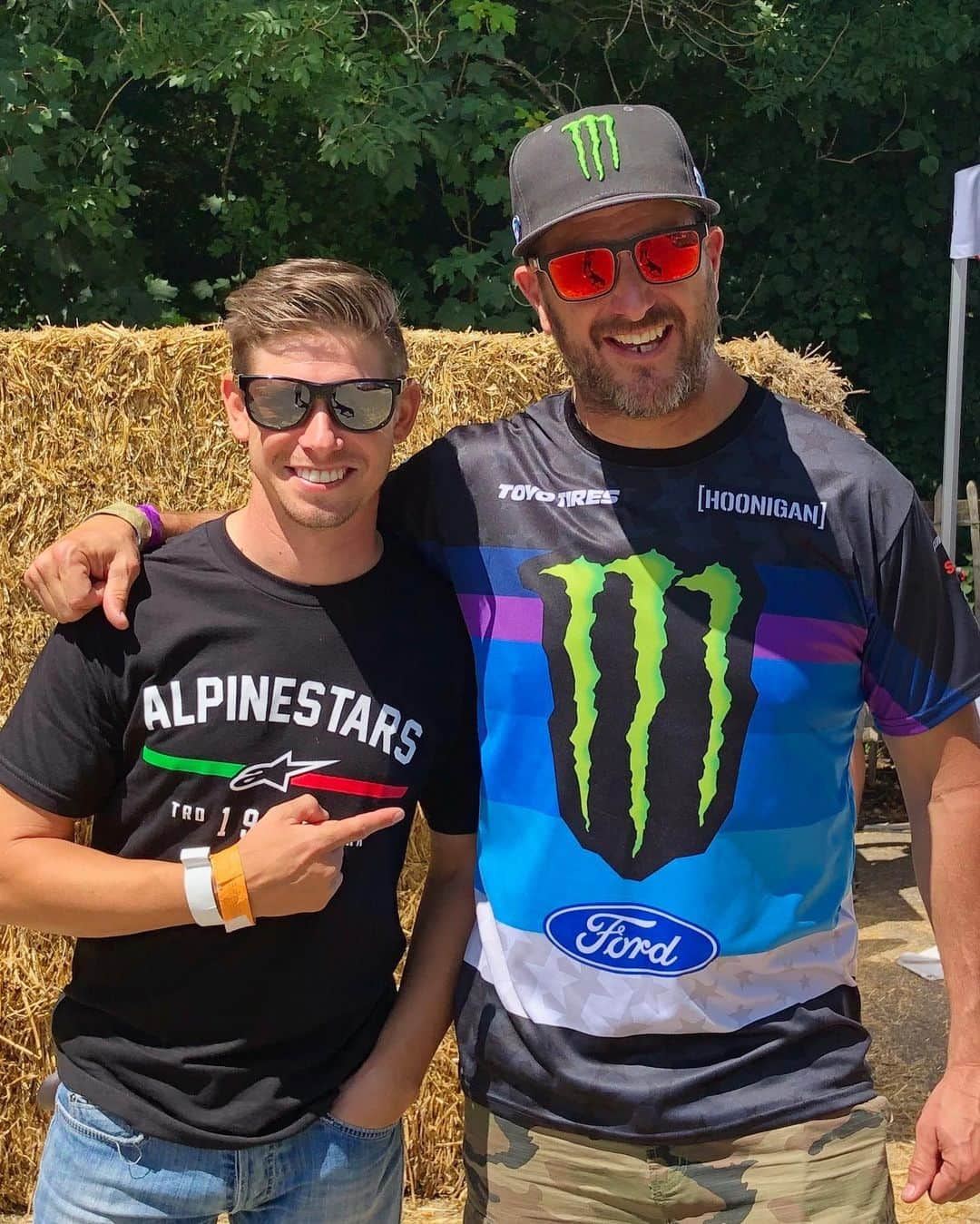 ケーシー・ストーナーさんのインスタグラム写真 - (ケーシー・ストーナーInstagram)「‪Great to catch up with @kblock43 while here @fosgoodwood #FOS #goodwoodfos ‬」7月7日 16時25分 - official_cs27