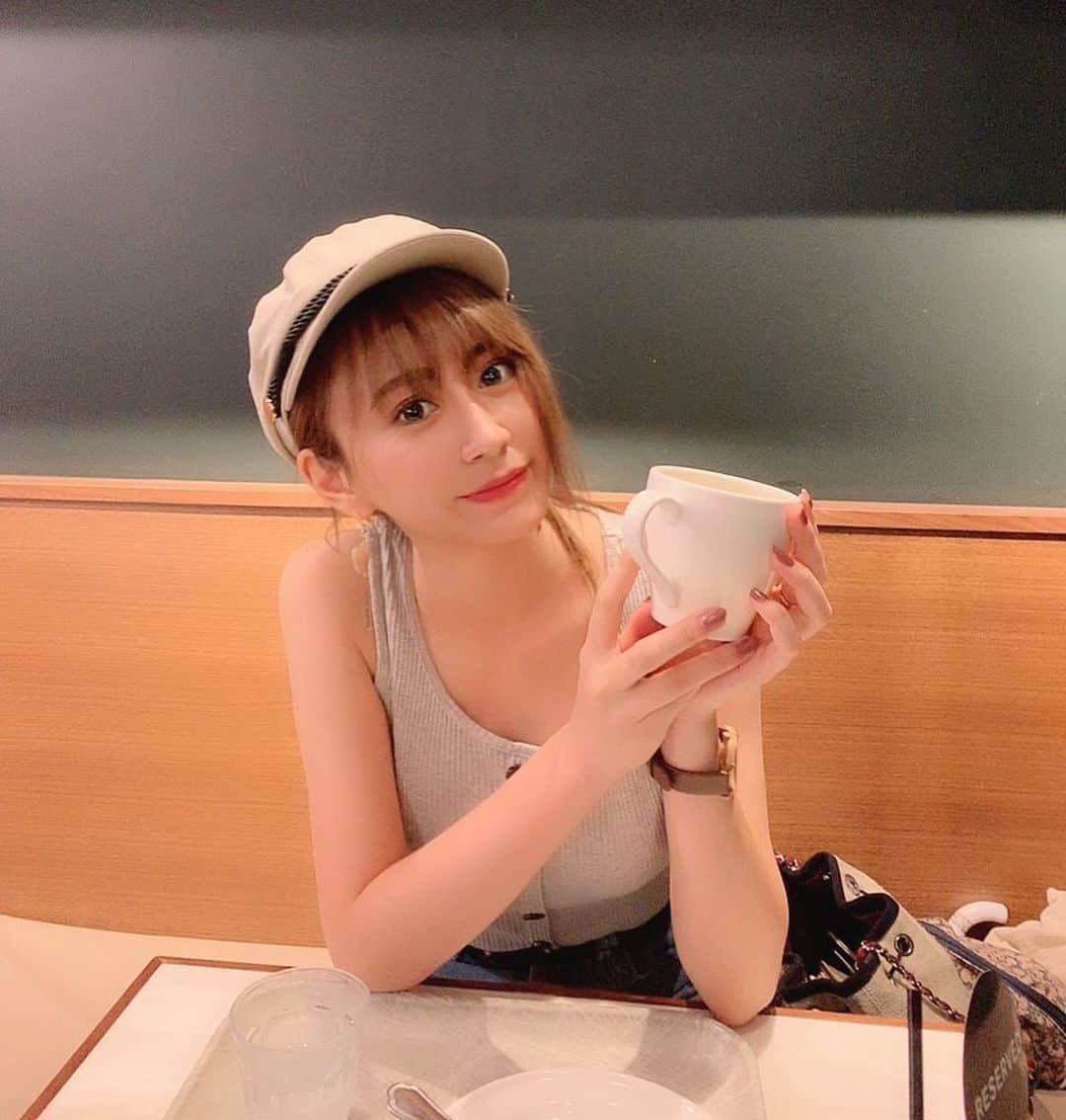 照井和希さんのインスタグラム写真 - (照井和希Instagram)「久しぶりカフェなう🌺  雨で前髪パッサパサ。笑」7月7日 16時29分 - kazu24ki