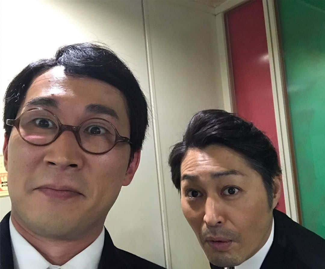 じろうさんのインスタグラム写真 - (じろうInstagram)「シソンヌライブ「huit」東京全14公演終わりました。ご来場ありがとうございました。 来週からいよいよ大阪。3日間5公演です。 先月俺スカの現場といだてんの現場で2日連続でやすけんさんにばったり。 尾高記者と雪之介さんですね。 いだてん、今夜の回は大根監督激推し回です。20時からNHK。見てね。」7月7日 16時40分 - sissonne_jiro