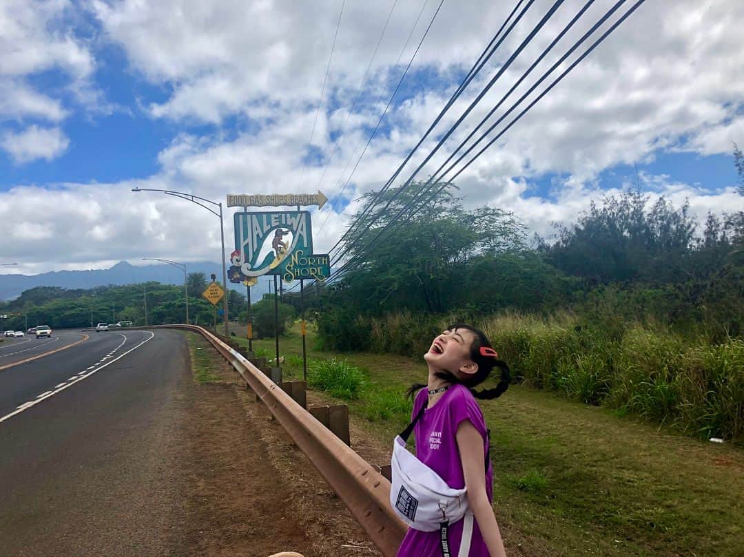 ニコ☆プチのインスタグラム：「空に向かって何かを叫ぶユナ😚笑 . . #高比良由菜  #晴れが恋しい☀️ 洋服は @ziddy_official だよ⚡︎💜」