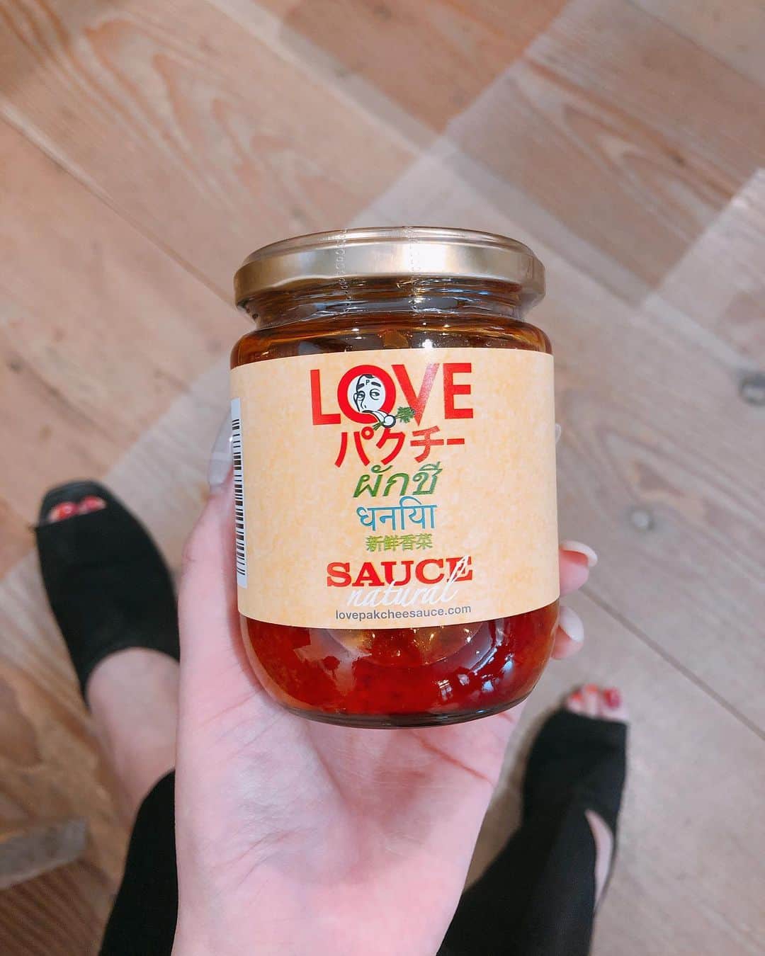 西本早希のインスタグラム：「・ やっと手に入れた 🥺🧡 パクチーソース 🌱！ パクチーのみで食べるくらい パクチー大好きだから 嬉しい 🌱 ケチャップとマヨと混ぜて ポテト食べるのたのしみ 🍺🍟！」