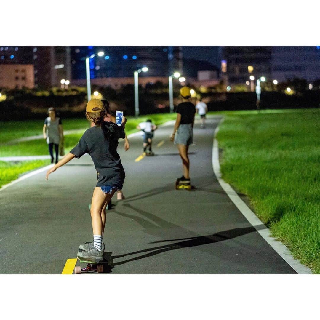 千田愛紗さんのインスタグラム写真 - (千田愛紗Instagram)「想要跟我一起玩板嗎？ @zazaboardshop  #skateboard #skategirl #longboarddancing」7月7日 16時55分 - aisa1108