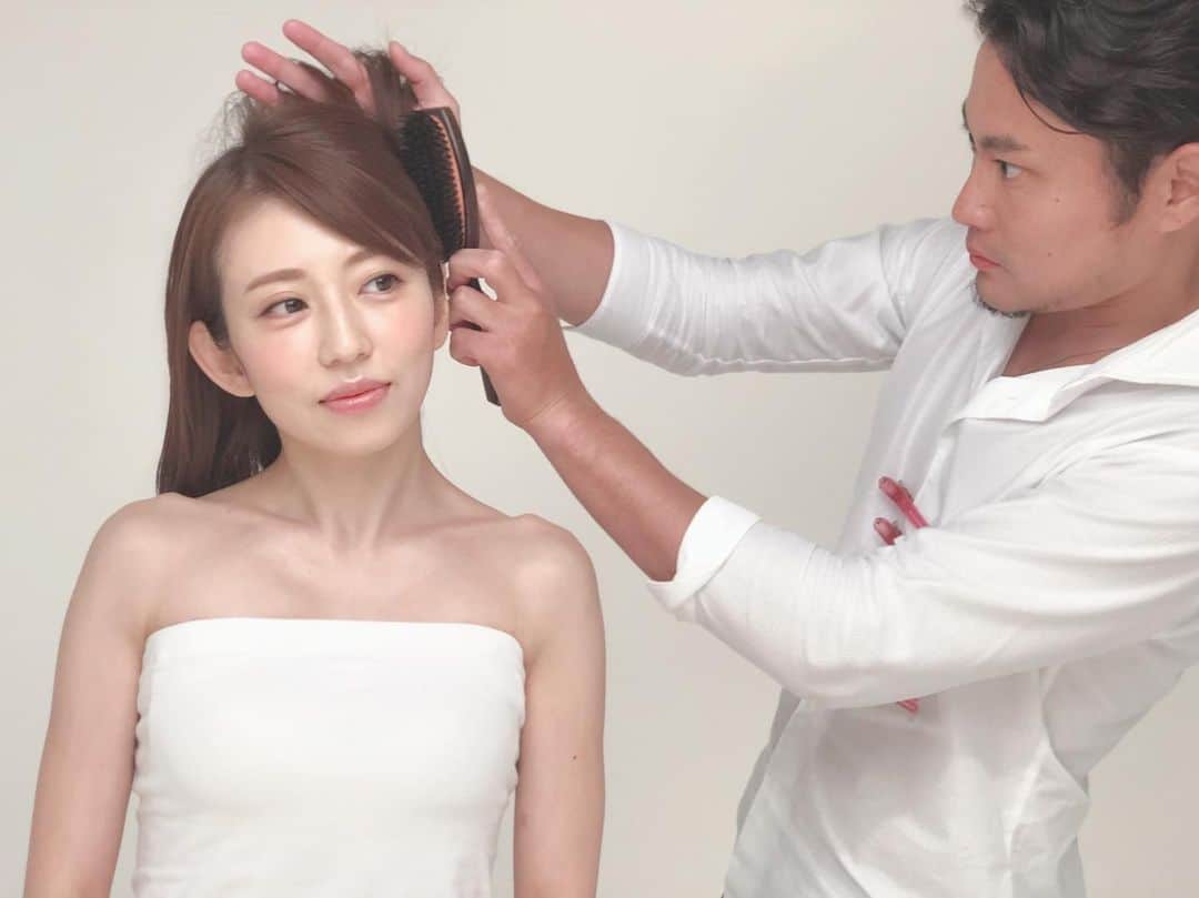のインスタグラム：「トレーナーデビュー記事へのリアクションたくさん頂いて凄く嬉しいです😊﻿ ﻿ ありがとうございます💕﻿ ﻿ 女性も男性も運動したい方ぜひ！﻿ @gym_field_shinagawa  までお問い合わせください❤️﻿ ﻿ さて 芸能のお仕事も頑張っております。 ﻿ まもなく発売される﻿ 美容液のモデルをさせていただきました✨ また解禁になったらUPします！！﻿ ﻿ 撮影前日﻿ @supokatsu.field.morioka  に全身整体してもらったから 鎖骨と首が超スッキリ👍👍👍﻿ ﻿ ﻿ ﻿ #アンチエイジング #美肌 #美容液﻿ #美容法 #トレーニング #パーソナルトレーニング﻿」