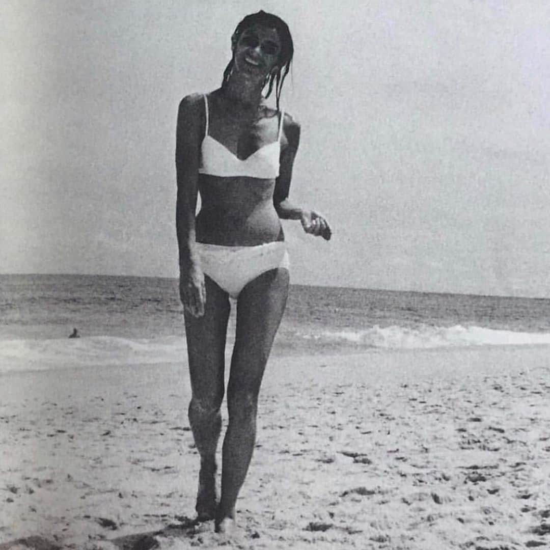 カリーヌ・ロワトフェルドのインスタグラム：「Summer mood #riodejaneiro」