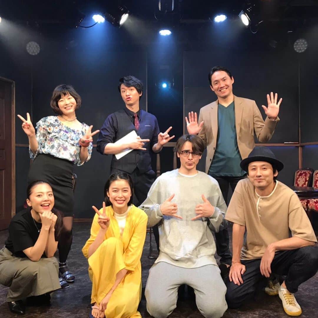 のインスタグラム：「少し遅くなりましたが、先日7/1に初舞台を終えました！ 全てが新しくて分からない事だらけでしたが、温かい関係者の皆さんやステキな共演者の方々にたくさん教わり、3週間という短い間でしたがなんとか走りきることができました。 . 今回の舞台が終わって難しさとともに演技の楽しさもいっぱい感じて、また改めて勉強して今後ももっとやっていきたいと思いました🕺🏻 . ご覧に来てくれた皆様、応援して頂いた皆様、並びに関係者の皆様。 本当にありがとうございました‼️ . #vr演劇 #初舞台 #🙏🏻 #満員御礼」