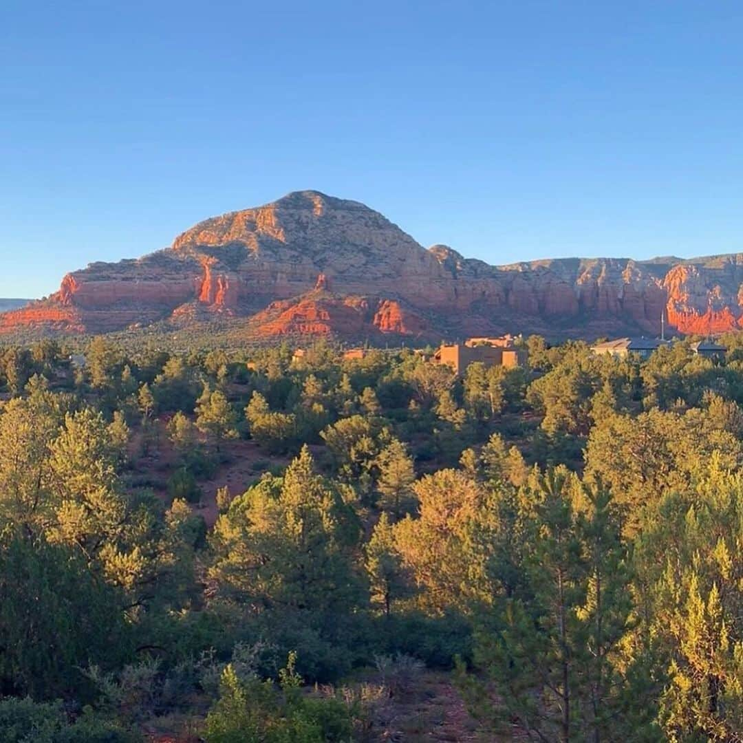 ブレア・オニールさんのインスタグラム写真 - (ブレア・オニールInstagram)「🔆💙 Family time is the best time. The views were beyond!! ✨🌄✨ Thanks to @diamondresorts for a beautiful stay at #SedonaSummitResort ✨💎 • • • #sedona #vacationmode #roadtrip #familytime」7月7日 8時32分 - blaironealgolf