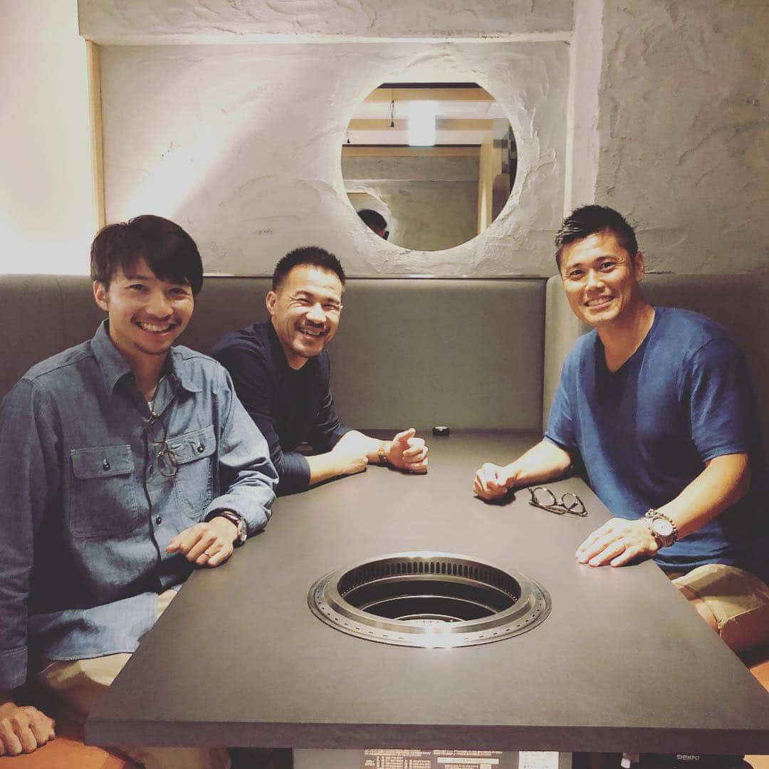 岡崎慎司さんのインスタグラム写真 岡崎慎司instagram Meeting コパアメリカ反省会 新シーズンに向けて ひとときの幸せ やっぱりお肉 最年長がめちゃ食べる 最年少が落ち着いてる 間に挟まれた俺は 最近はmtgっていうのかな 7月7日 8時35分