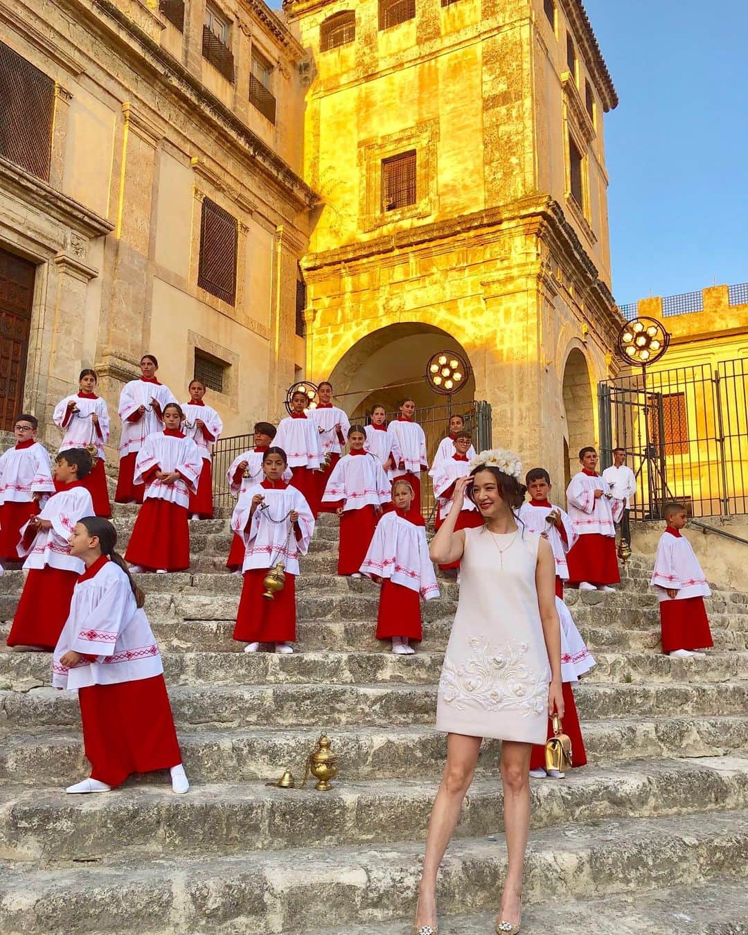 のインスタグラム：「DOLCE&GABBANA 🇮🇹✨ 👑A L T A G I O I E L L E R I A👑 . #altagioielleria #dolcegabbana  #dgfamily #dglovessicily  #sicily #dolceandgabbana  #altamoda #italy #italia  #hautecouture #hautecoutureweek  #シチリア #sicilia #vacances #イタリア #オートクチュール #trip #travelgram #travel #travelphotography #travelblogger #fashion #fashionweek #fashionblogger」