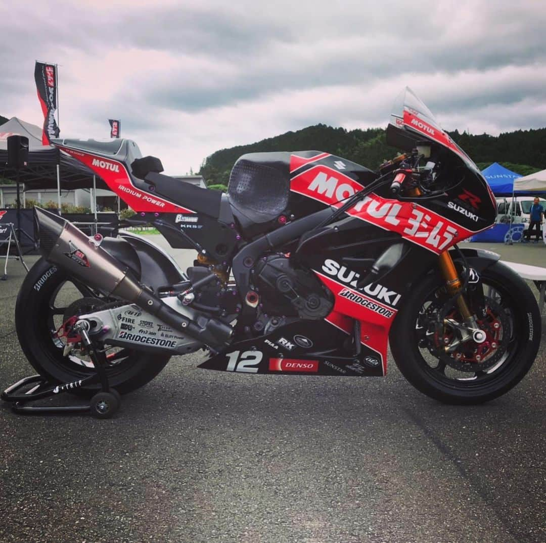 MOTUL Japanさんのインスタグラム写真 - (MOTUL JapanInstagram)「【ヨシムラ ツーリングブレイクタイム】 本日7月7日 9:00〜14:00 NEOPASA清水 ぷらっとパークにて開催。  今年の鈴鹿8耐に出場するヨシムラスズキMOTULレーシングチームのトークショー、サイン会、ヨシムラ限定グッズ販売、ステッカープレゼントなど楽しいイベント満載です。  会場にはMOTULブースもございます。 是非お立ち寄りください。  今年も8耐から目が離せない!!! #MOTUL #300V #300V2 #Yoshimura #ヨシムラスズキMOTUL #ヨシムラ #鈴鹿8耐 #MOTULJapan #engineoil」7月7日 8時39分 - motuljapan