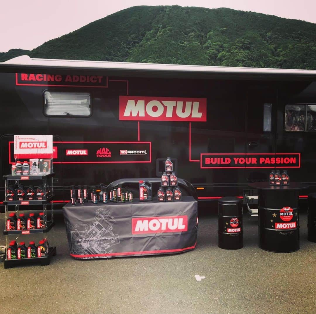 MOTUL Japanさんのインスタグラム写真 - (MOTUL JapanInstagram)「【ヨシムラ ツーリングブレイクタイム】 本日7月7日 9:00〜14:00 NEOPASA清水 ぷらっとパークにて開催。  今年の鈴鹿8耐に出場するヨシムラスズキMOTULレーシングチームのトークショー、サイン会、ヨシムラ限定グッズ販売、ステッカープレゼントなど楽しいイベント満載です。  会場にはMOTULブースもございます。 是非お立ち寄りください。  今年も8耐から目が離せない!!! #MOTUL #300V #300V2 #Yoshimura #ヨシムラスズキMOTUL #ヨシムラ #鈴鹿8耐 #MOTULJapan #engineoil」7月7日 8時39分 - motuljapan