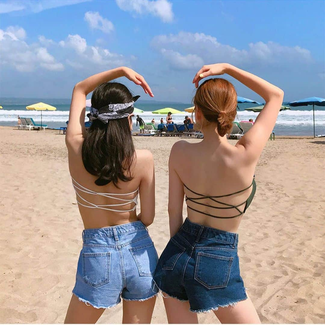 Chuuさんのインスタグラム写真 - (ChuuInstagram)「뒷모습도 예뻐보이는 bra top👭⛱#chuuseoul」7月7日 8時47分 - chuu_official