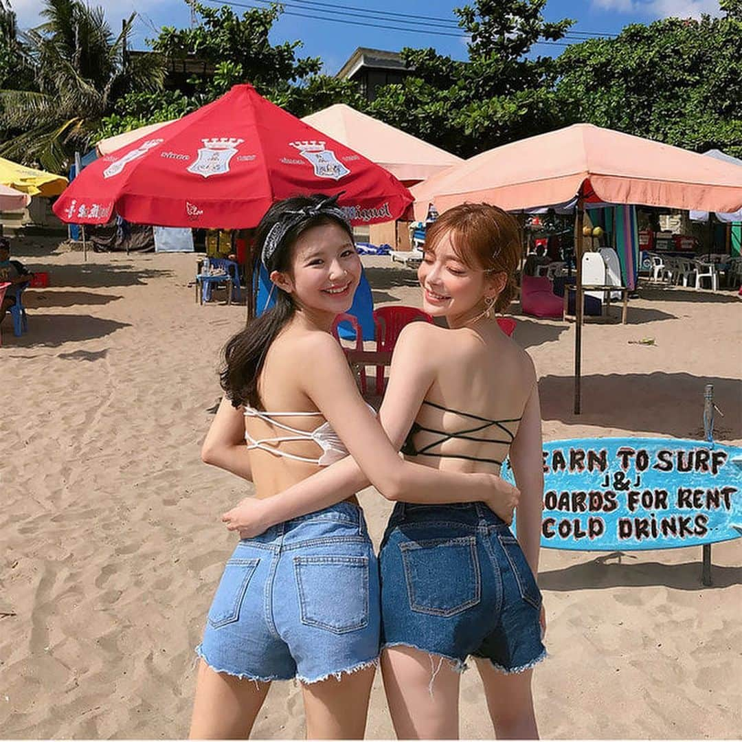 Chuuさんのインスタグラム写真 - (ChuuInstagram)「뒷모습도 예뻐보이는 bra top👭⛱#chuuseoul」7月7日 8時47分 - chuu_official