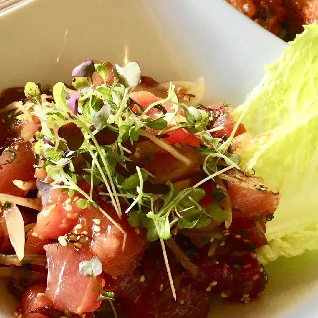 Trump Waikikiさんのインスタグラム写真 - (Trump WaikikiInstagram)「The ahi poke featured in our new seafood dinner menu at Wai‘olu Ocean Cuisine is a local favorite. Join us soon for dinner, pupus and cocktails.  Four-hour complimentary valet parking.  #trumpwaikiki #waioluoceancuisine #seafoodrestaurantwaikiki #poke ハワイ近海まぐろのポケ。ワイオル・オーシャン・キュイジーヌでお楽しみいただけます。 #ワイオルオーシャンキュイジーヌ #トランプワイキキ #シーフード #ポケ」7月7日 8時54分 - trumpwaikiki