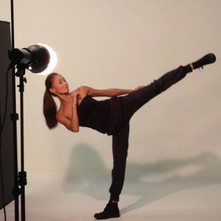 ユーコ・スミダ・ジャクソンさんのインスタグラム写真 - (ユーコ・スミダ・ジャクソンInstagram)「Flow. #sunday #awakening #exercise  #workout #body #mind #spirit #oneness . 『細胞目覚める』www.a-wakening.com 『細胞再生テクノロジー』www.cellulam.co . . #capoeira #shaolin #yoga #pirates #ballet #brucelee #balance #phylosophy #african #rythm #seitai #alignment #movement #breath #balance #cellular #level #heal #prevention #injury #live #better #bestofyou」7月7日 8時55分 - yukosumidajguest