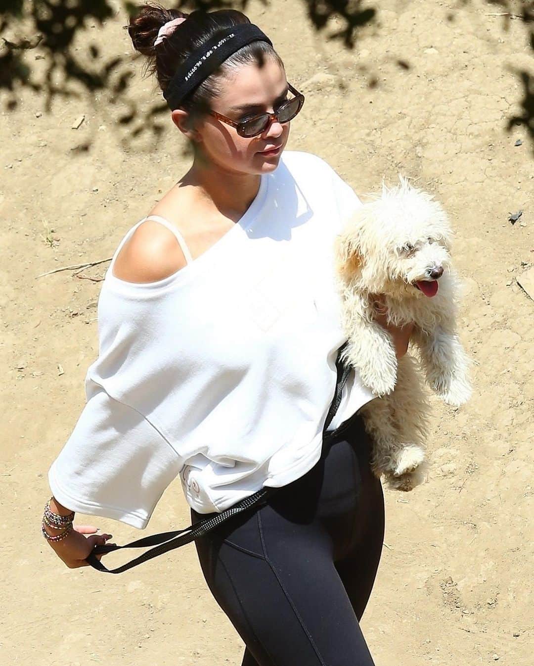 Just Jaredさんのインスタグラム写真 - (Just JaredInstagram)「@selenagomez takes her new puppy for an afternoon hike! #SelenaGomez Photos: Backgrid」7月7日 9時22分 - justjared