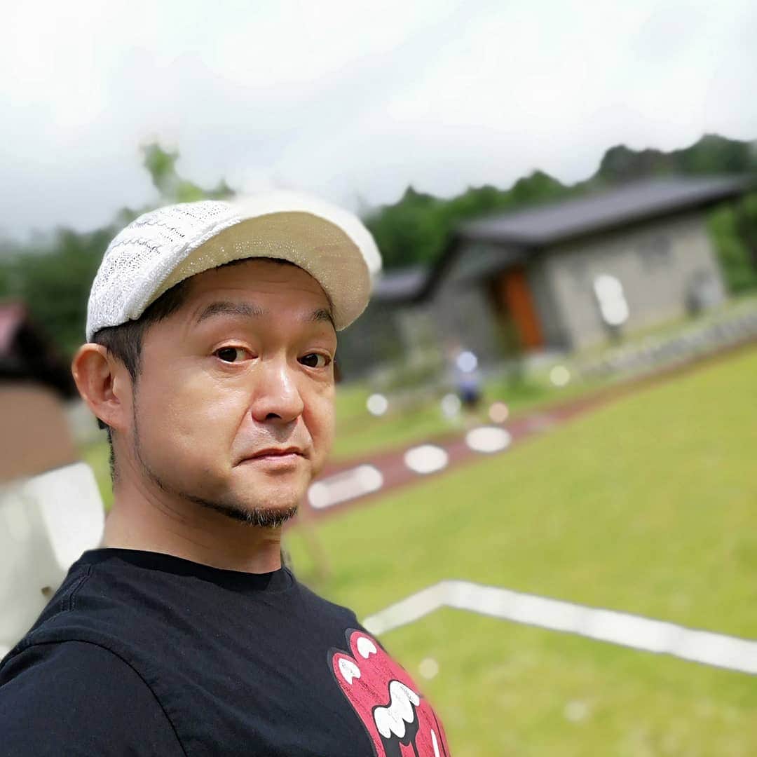 松本隆博のインスタグラム：「。 岳切渓谷キャンプ場(^-^) とっても楽しかったです！ 夜はクーラーいらない どころか毛布いるくらい。 夜遅くまでギター弾いて 歌いまくり^^;ヽ(*´∀｀)ノ 村長、ご配慮有難うござい ましたーヽ(^o^)丿」