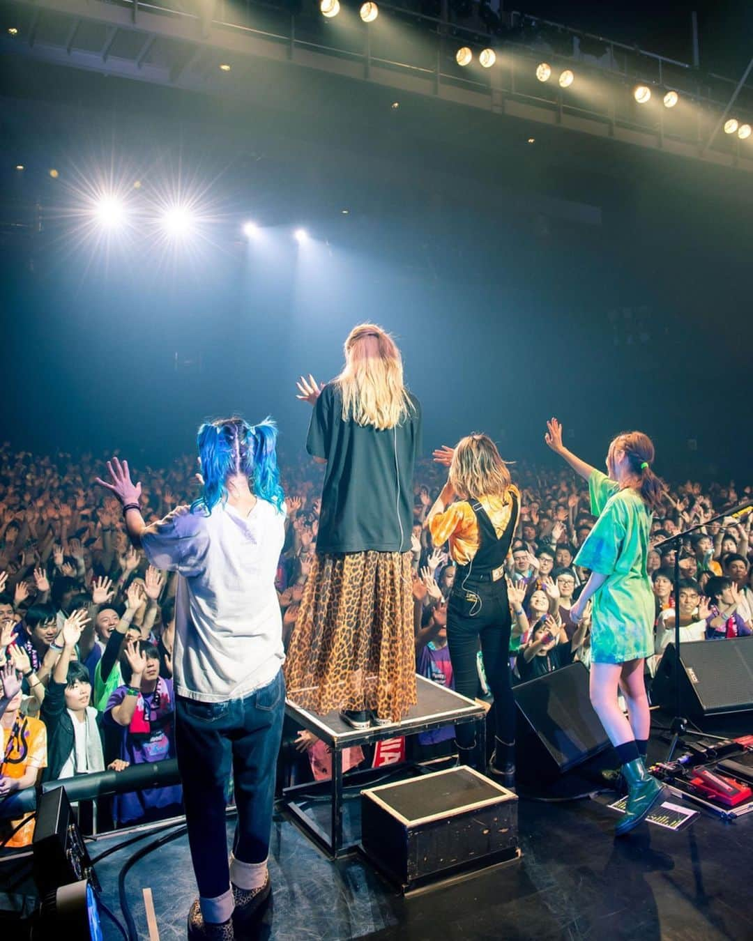 SCANDALさんのインスタグラム写真 - (SCANDALInstagram)「2019.07.06 仙台PIT SCANDAL TOUR 2019 "Fuzzy Summer Mood" photo by @takeshiyao  #scandal #scandal_fsm」7月7日 9時44分 - scandal_band_official