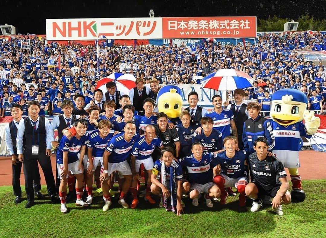 山田康太のインスタグラム：「tricolore family🇫🇷 2人のためにも優勝しましょう🏆 #選手#ファンサポーター #一体感 #fmarinos」