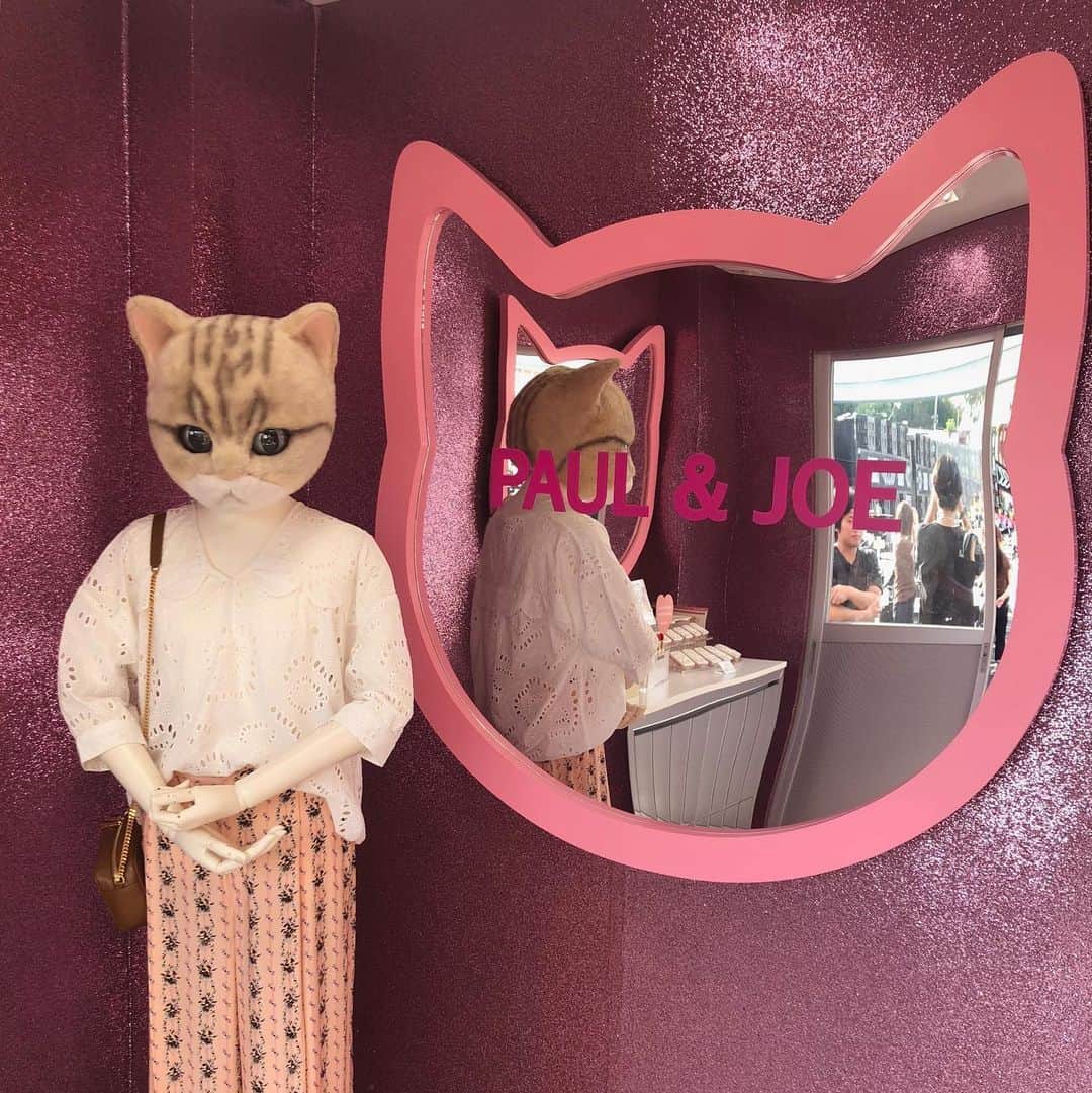 のインスタグラム：「. . ＜居酒屋えぐざいる 10th ANNIVERSARY＞にポール ＆ ジョー がブースを初出店‼️人気商品が試せて購入できます😻是非、お化粧直しだけでもお立ち寄り下さいませ💄. .  #ポールアンドジョー #居酒屋えぐざいる」