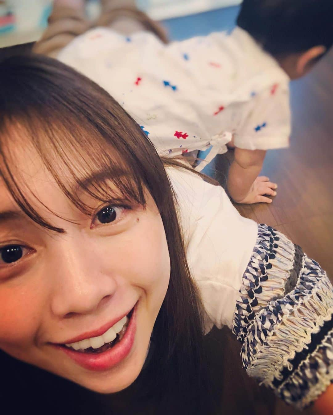 鈴木あきえさんのインスタグラム写真 - (鈴木あきえInstagram)「#七夕 ですね🎋💕 小雨の七夕🎋🌂🌟 気分だけでもとぃうことで #甚平 デビュー⭐️ ブランチの先輩、 森山愛子ちゃんにもらったもの😋  愛ちゃんありがとう😊💕 この夏は これ着てたくさんお祭り行こうっ🥳  #七夕 #小雨の七夕 #織姫と彦星も相合傘するかな笑 #息子初七夕 #生後9ヶ月 #男の子 #男の子ママ #襟足の揃いっぷり🤣 #いつのまにか揃ってました #つかまり立ちも片手でできたり足クロスできたり慣れてきてるみたい #動き回りまくり写真を撮る私をまたぎはじめる始末  素敵な日曜日を…😊🌈💕」7月7日 10時01分 - akiesuzuki0312