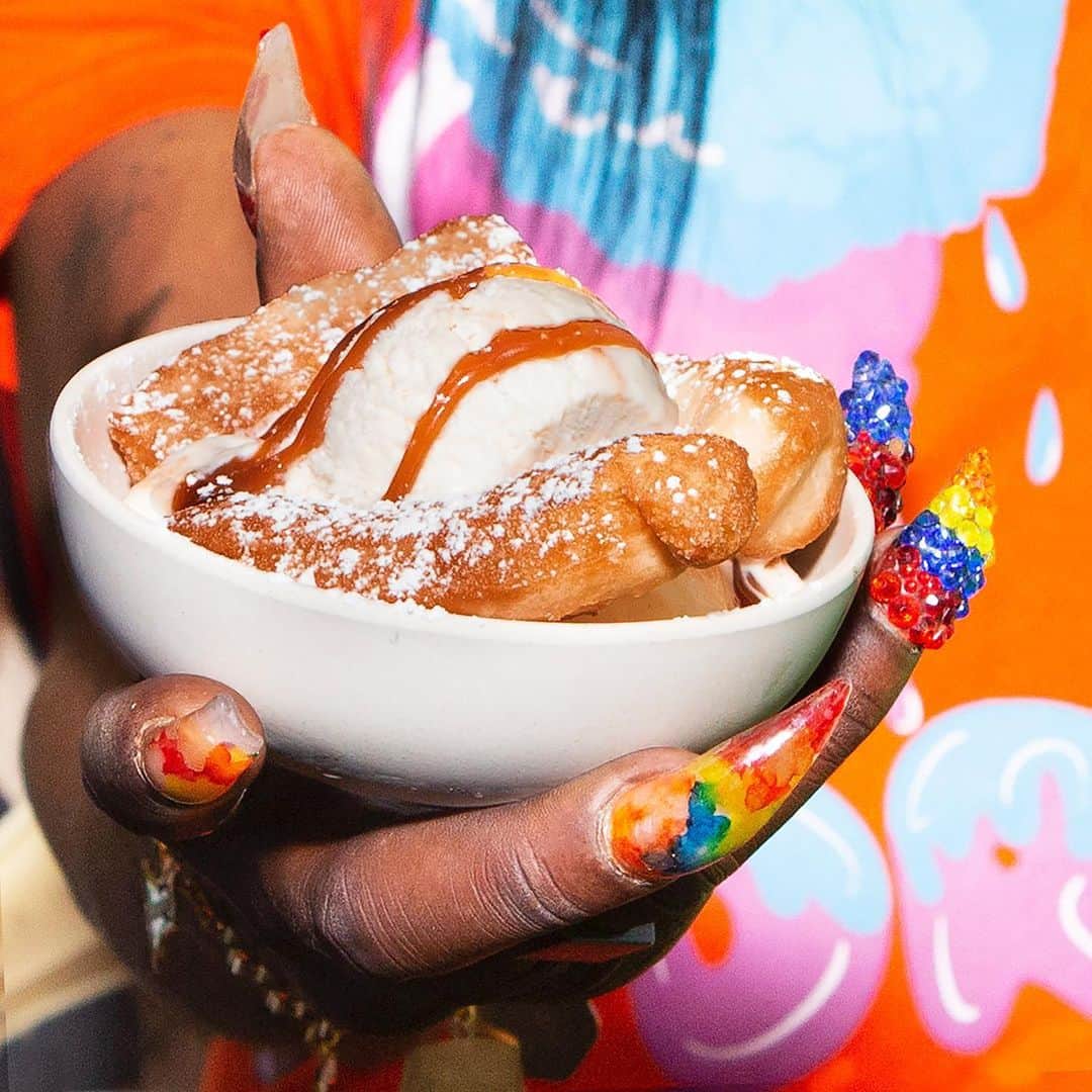 Ben & Jerry'sさんのインスタグラム写真 - (Ben & Jerry'sInstagram)「You already know! Today we teamed up with @bigfreedia to dish out Bouncin’ Beignets for a limited time in #NOLA - a vanilla ice cream with bourbon caramel swirls served with beignets. Proceeds from the event benefit local New Orleans non-profits. Learn more at link in profile.」7月7日 10時06分 - benandjerrys